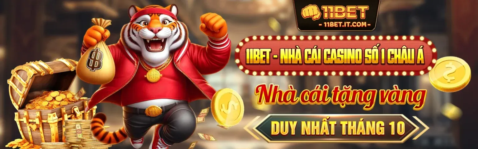 Bàn chơi poker với các lá bài và chip, thể hiện cách chơi poker